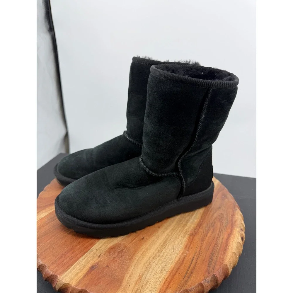 UGG Classic Short II‎ Boot Women Size 6 Black Suede Shearling 1016223